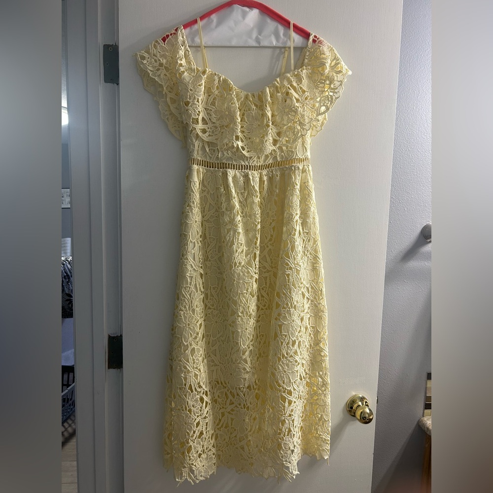 Astr the Label yellow off-the-shoulder midi dress